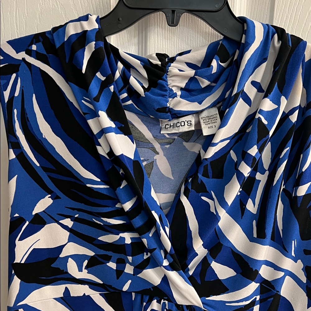 Chico's Abstract sleeveless top size 3